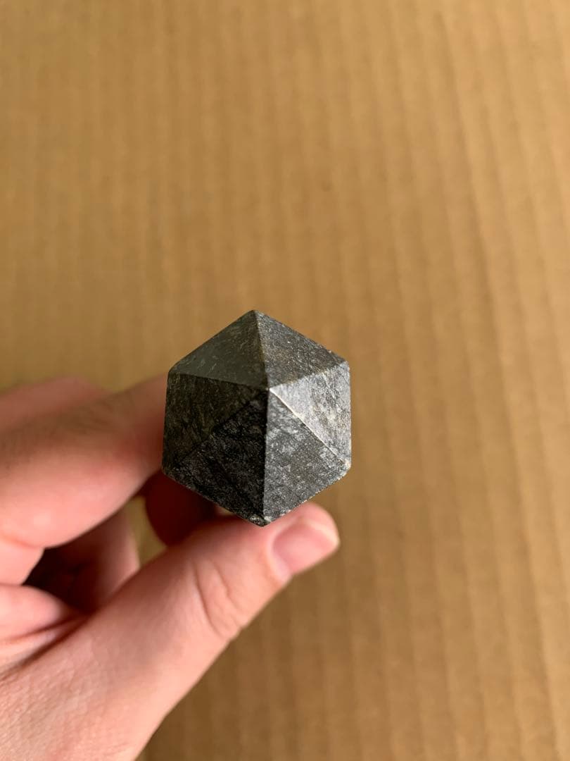 「R315」隕石 新疆鉄隕石（隕鉄） 六角柱 置物 約14cm
