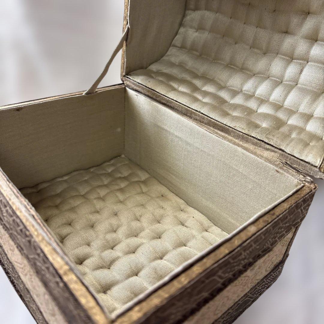 783アンティーク装飾箱 ドーム型金糸の縁取りカルトナージュBOX
