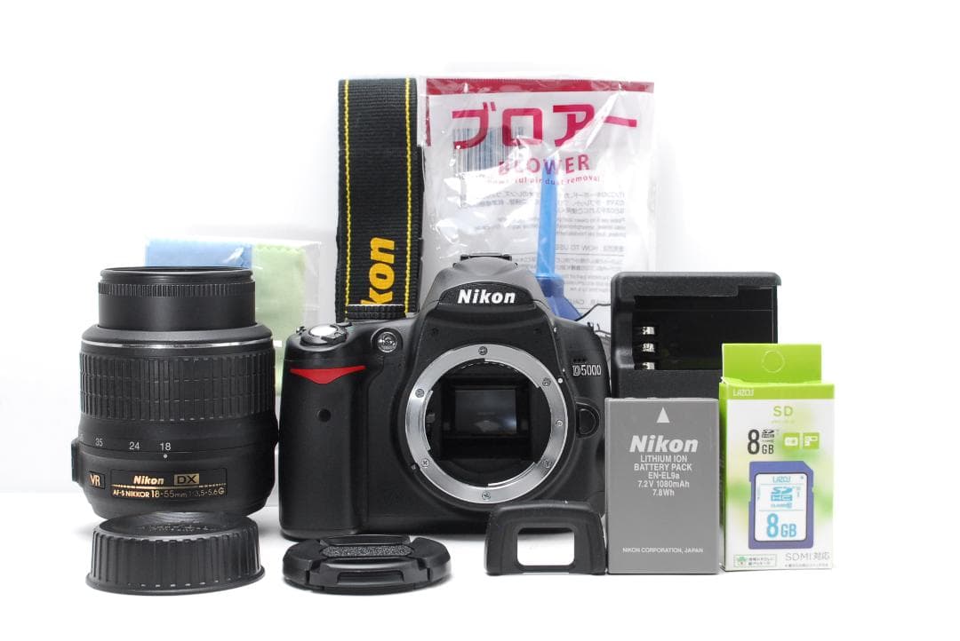 使用感少の美品　Nikon D5000　スマホ転送　動画・自撮りできる万能モデル