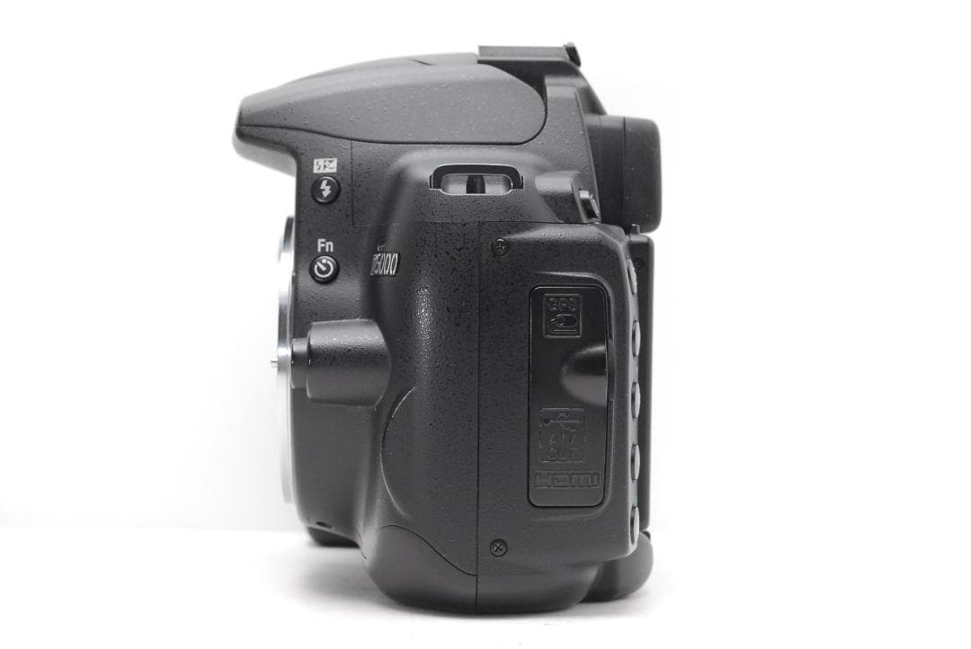 使用感少の美品　Nikon D5000　スマホ転送　動画・自撮りできる万能モデル