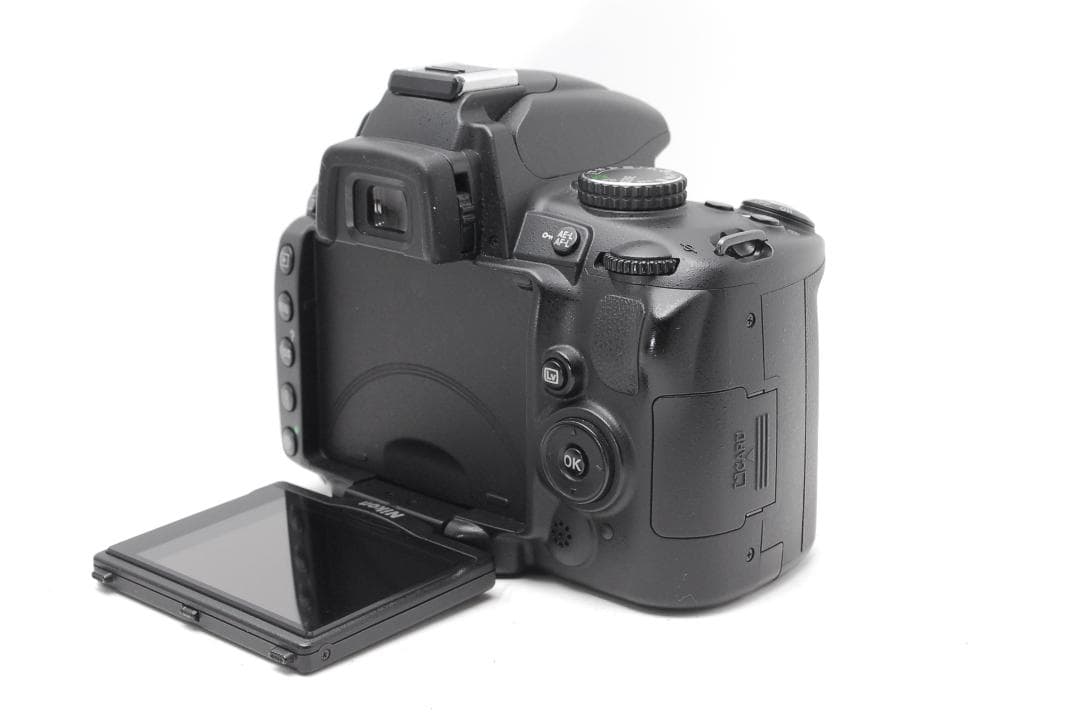 使用感少の美品　Nikon D5000　スマホ転送　動画・自撮りできる万能モデル