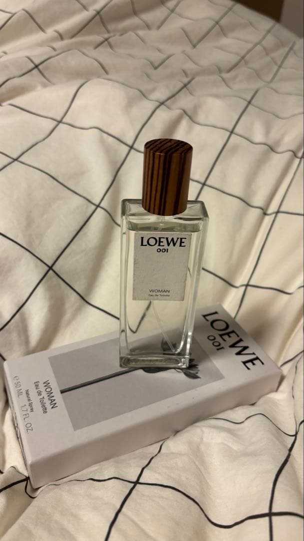 LOEWE 001 WOMAN 50ml Eau deParfum 香水 箱付き