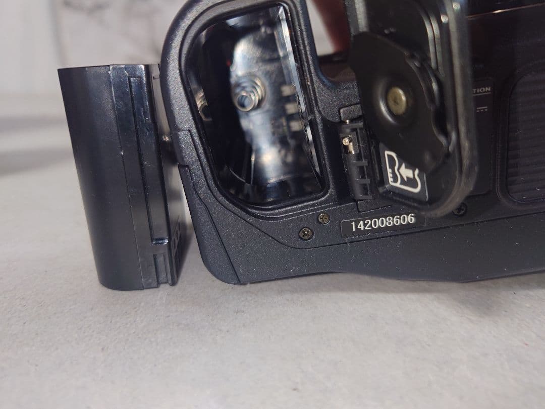 OLYMPUS/オリンパス　E-1 デジタル一眼レフカメラ　※レンズはなし